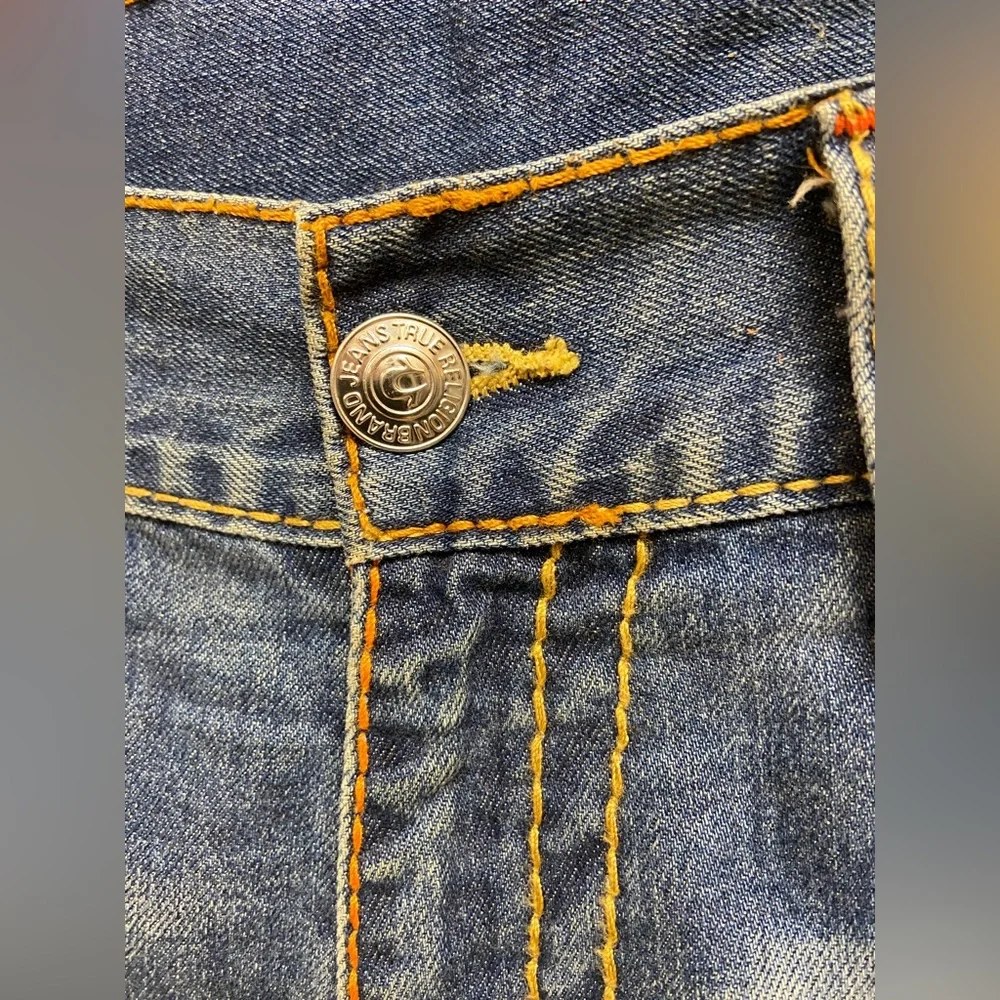 TRUE RELIGION MEN JEANS SIZE 36 INSEAM 26